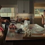 Marc Blucas y Nikki Rodriguez en el 1x10 de 'Mi vida con los chicos Walter'