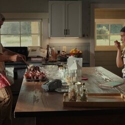 Marc Blucas y Nikki Rodriguez en el 1x10 de 'Mi vida con los chicos Walter'