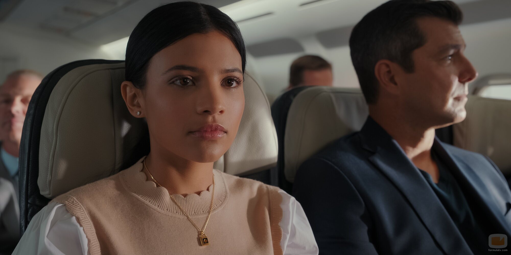 Nikki Rodriguez y Alex Quijano en el 1x10 de 'Mi vida con los chicos Walter'