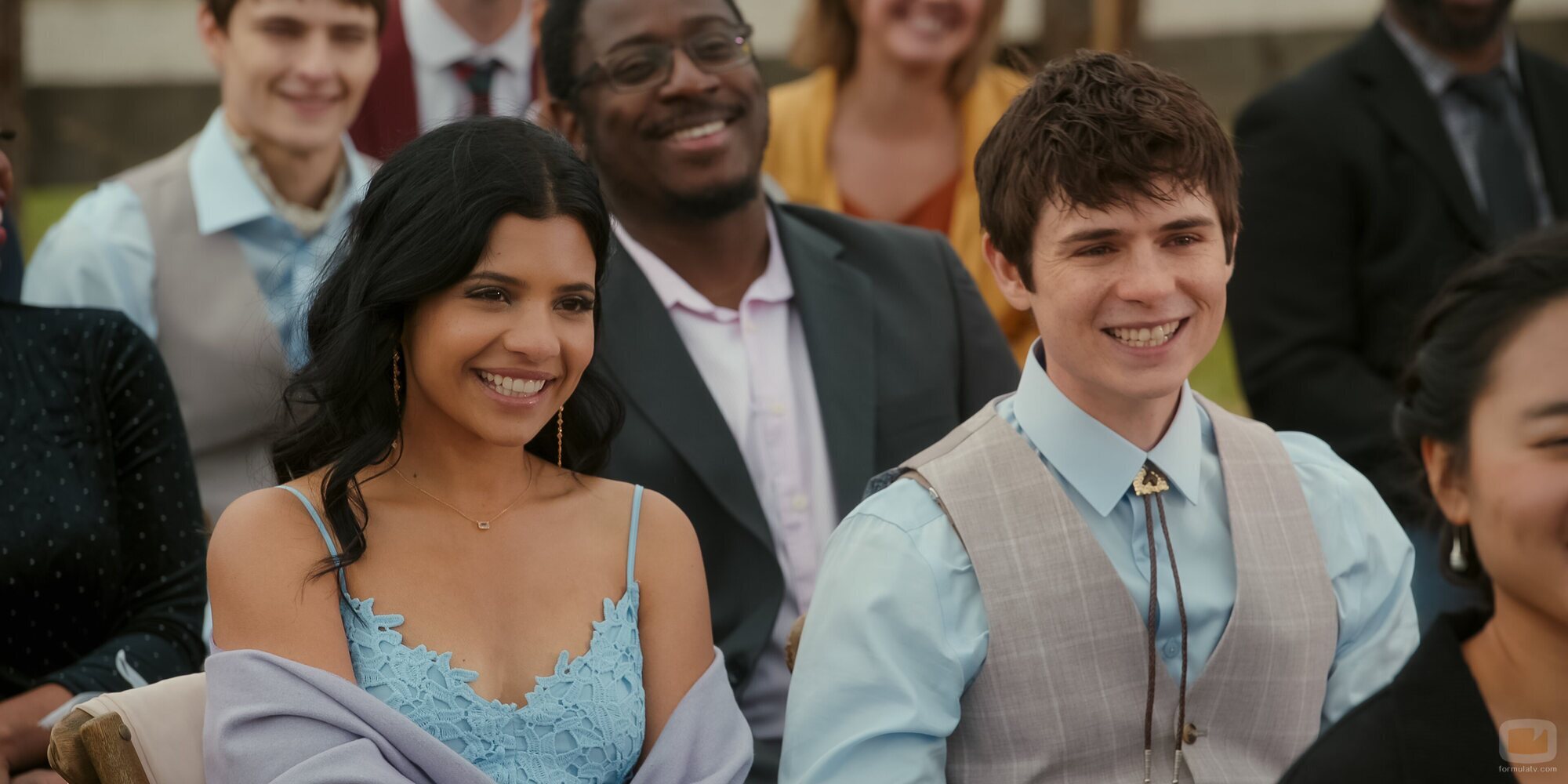 Ashby Gentry y Nikki Rodriguez en el 1x10 de 'Mi vida con los chicos Walter'