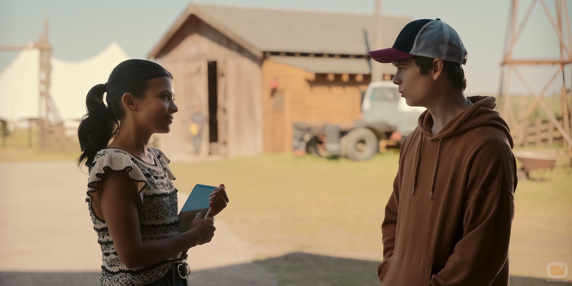 Ashby Gentry y Nikki Rodriguez en Capítulo 10 titulado 'Felices para siempre' de 'Mi vida con los chicos Walter'