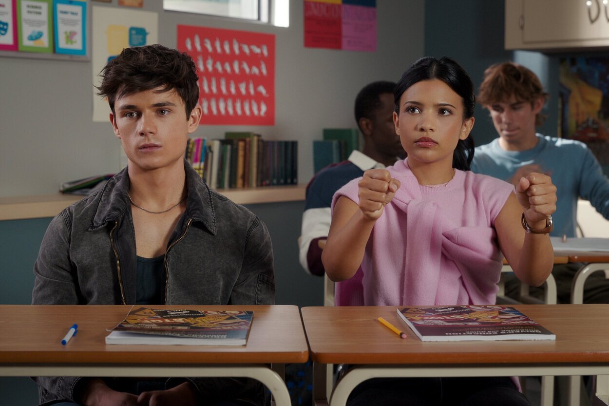 Ashby Gentry y Nikki Rodriguez protagonizan 'Mi vida con los chicos Walter'