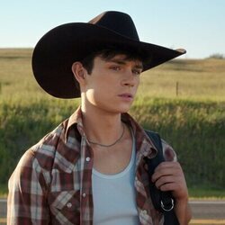 Ashby Gentry en 2x01 titulado 'Empezar de cero' de 'Mi vida con los chicos Walter'