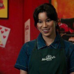 Mya Lowe en el 2x01 de 'Mi vida con los chicos Walter'