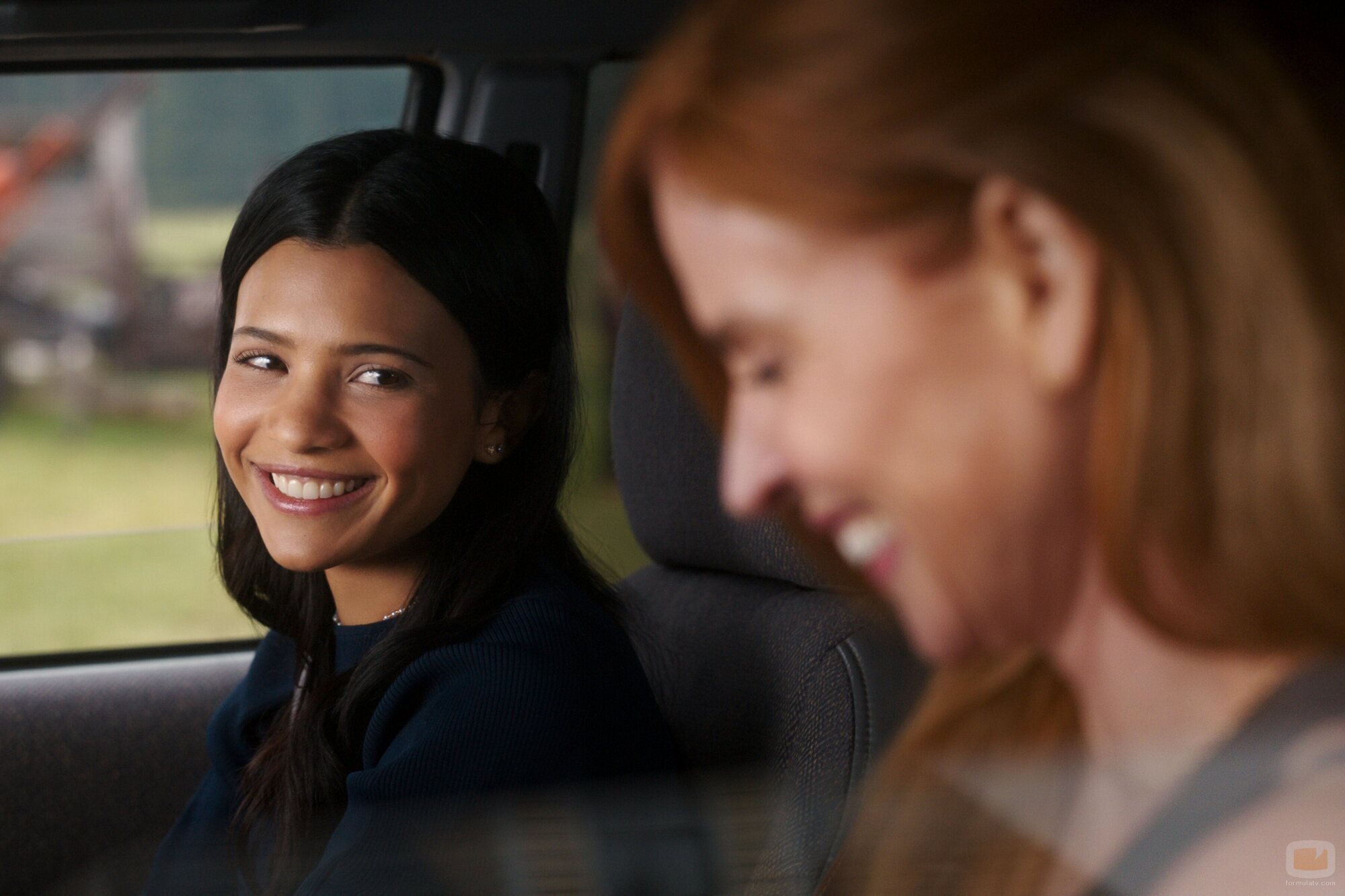 Sarah Rafferty y Nikki Rodriguez en 'Empezar de cero' de 'Mi vida con los chicos Walter'