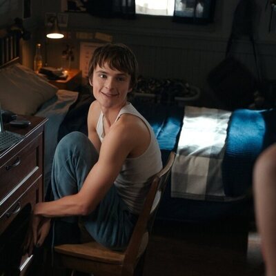 Corey Fogelmanis en el 2x03 de 'My Life with the Walter Boys'