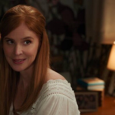 Sarah Rafferty en 2x03 titulado 'Las chicas solo quieren recaudar' de 'Mi vida con los chicos Walter'