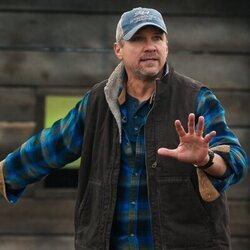 Marc Blucas en 2x03 titulado 'Las chicas solo quieren recaudar' de 'Mi vida con los chicos Walter'