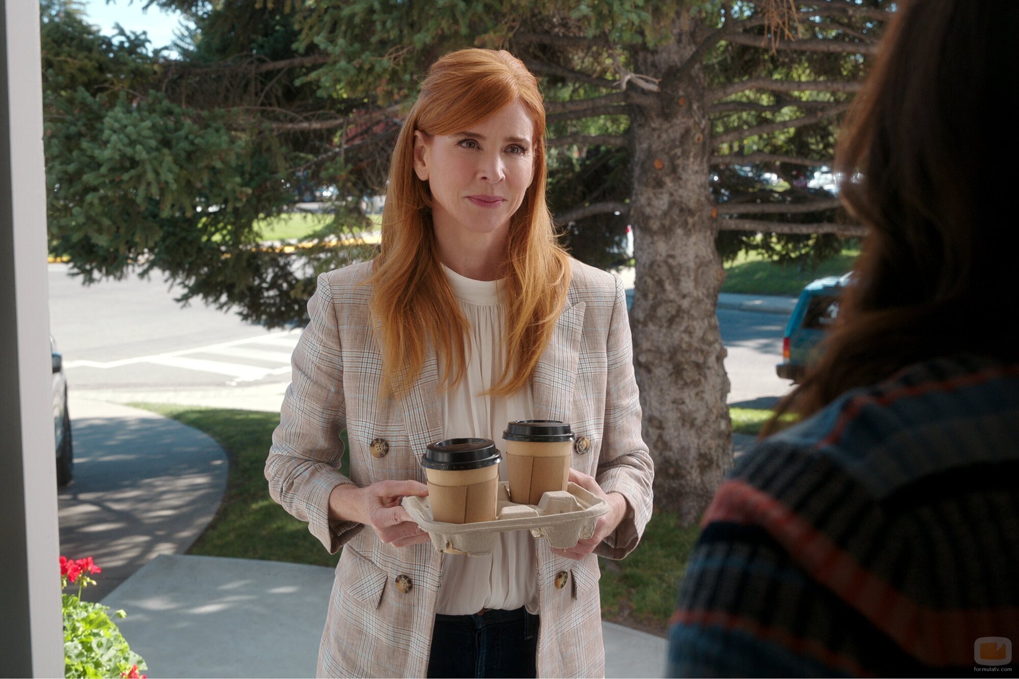 Sarah Rafferty en 'Pasa sin mirar' de 'My Life with the Walter Boys'