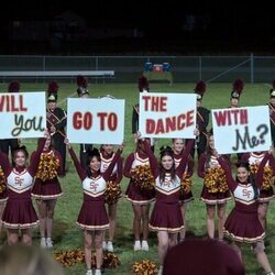 Alisha Newton en Capítulo 4 titulado 'Pasa sin mirar' de 'Mi vida con los chicos Walter'