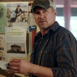 Marc Blucas en la temporada 2 y el capítulo 04 de 'Mi vida con los chicos Walter'