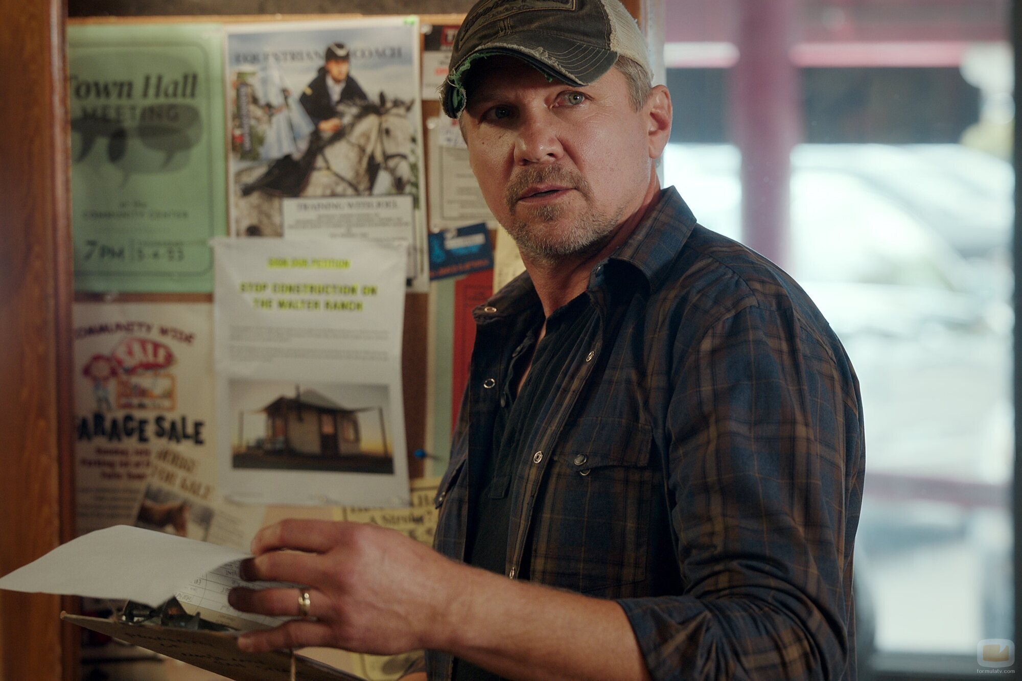 Marc Blucas en la temporada 2 y el capítulo 04 de 'Mi vida con los chicos Walter'