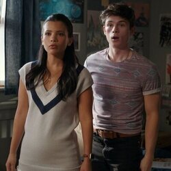 Ashby Gentry y Nikki Rodriguez en el 2x04 de 'My Life with the Walter Boys'