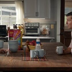 Nikki Rodriguez y Alex Quijano en 2x04 'Pasa sin mirar' de 'Mi vida con los chicos Walter'