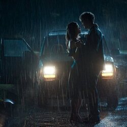 Alisha Newton y Connor Stanhope en el 2x05 de 'Mi vida con los chicos Walter'