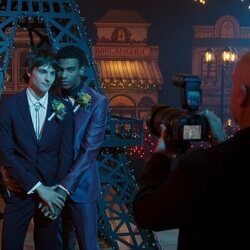 Corey Fogelmanis y Jaylan Evans en Capítulo 5 titulado 'Una noche para recordar' de 'Mi vida con los chicos Walter'