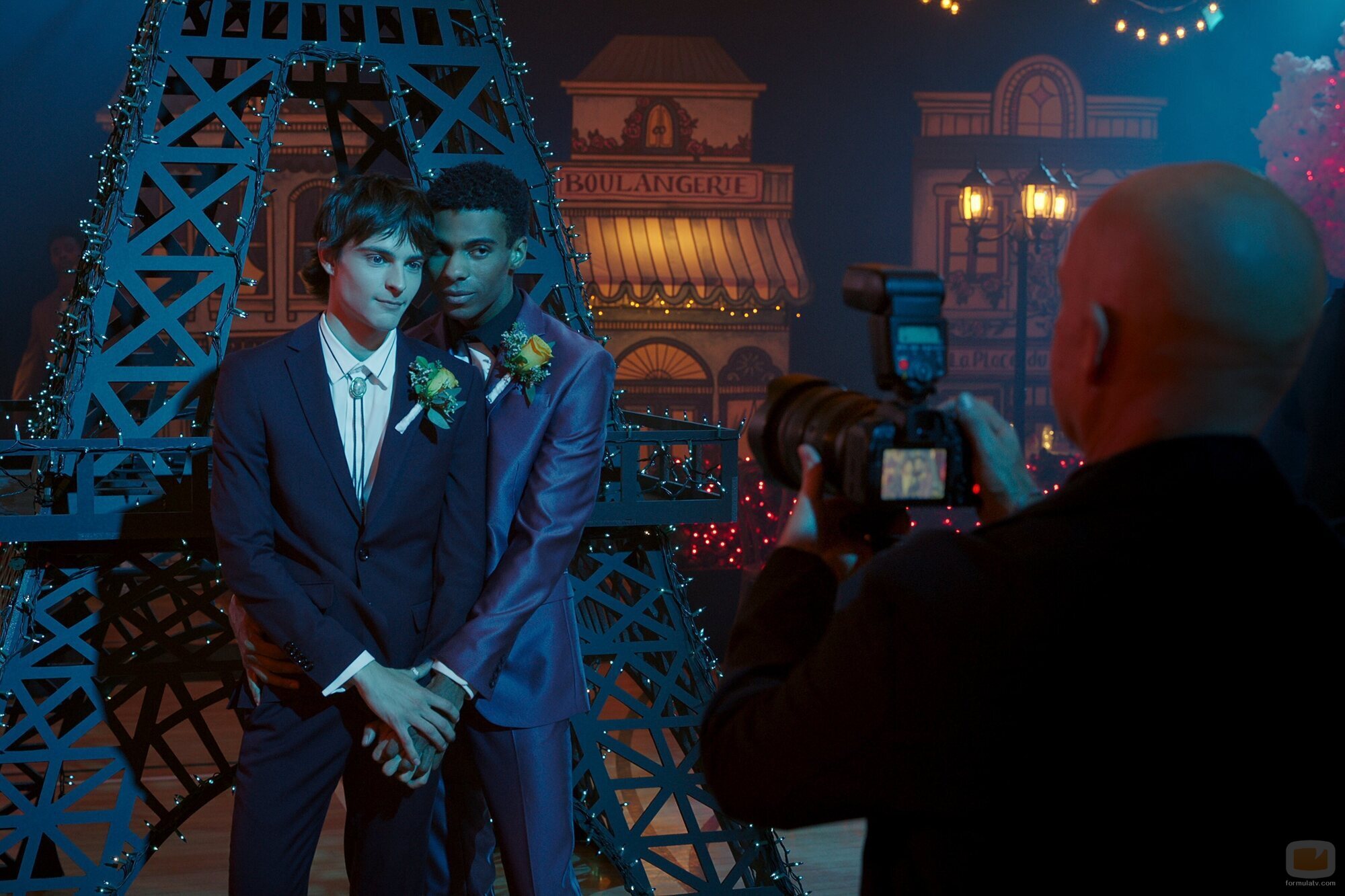 Corey Fogelmanis y Jaylan Evans en Capítulo 5 titulado 'Una noche para recordar' de 'Mi vida con los chicos Walter'