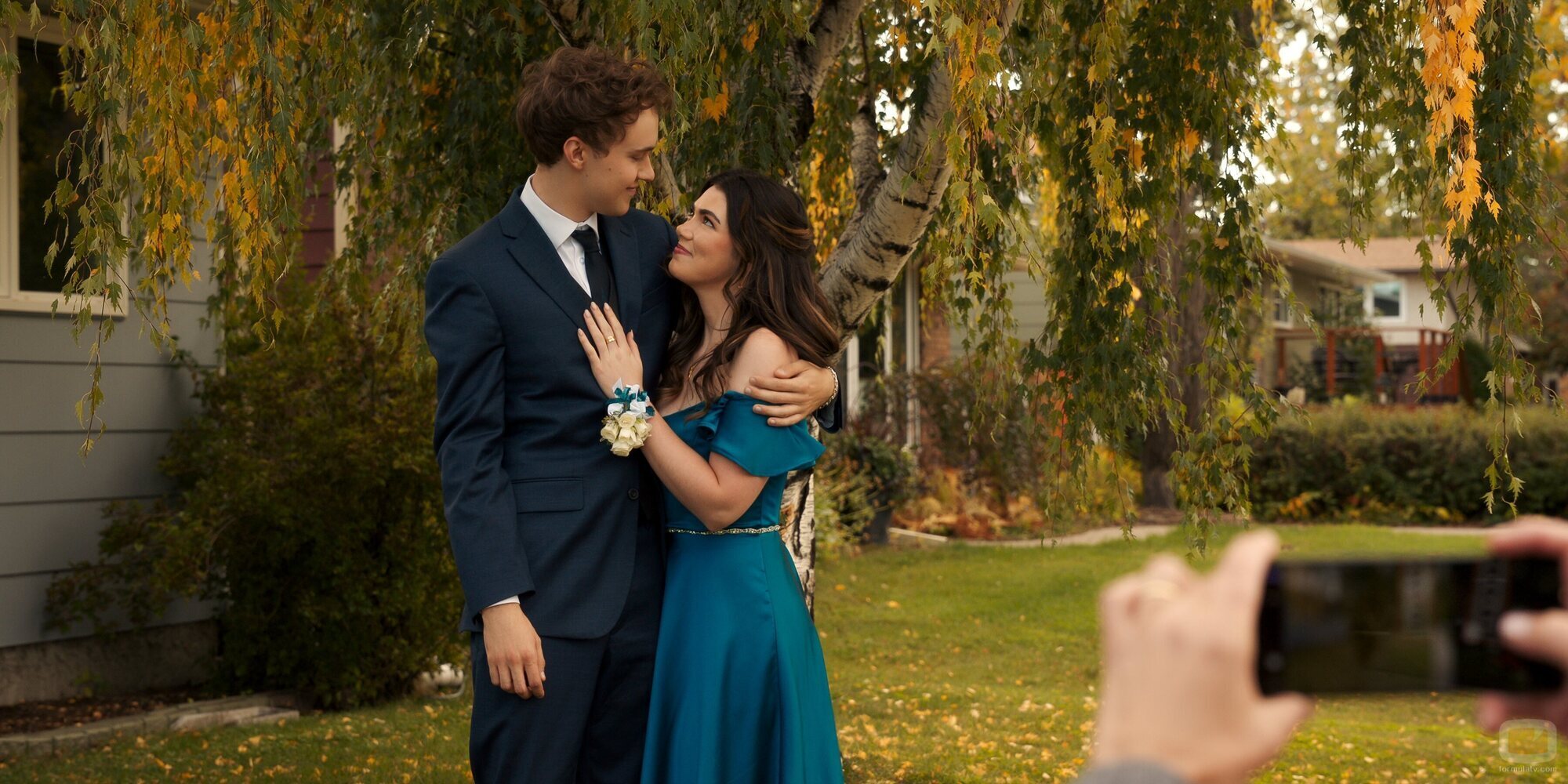 Alisha Newton y Connor Stanhope en el 2x05 de 'My Life with the Walter Boys'