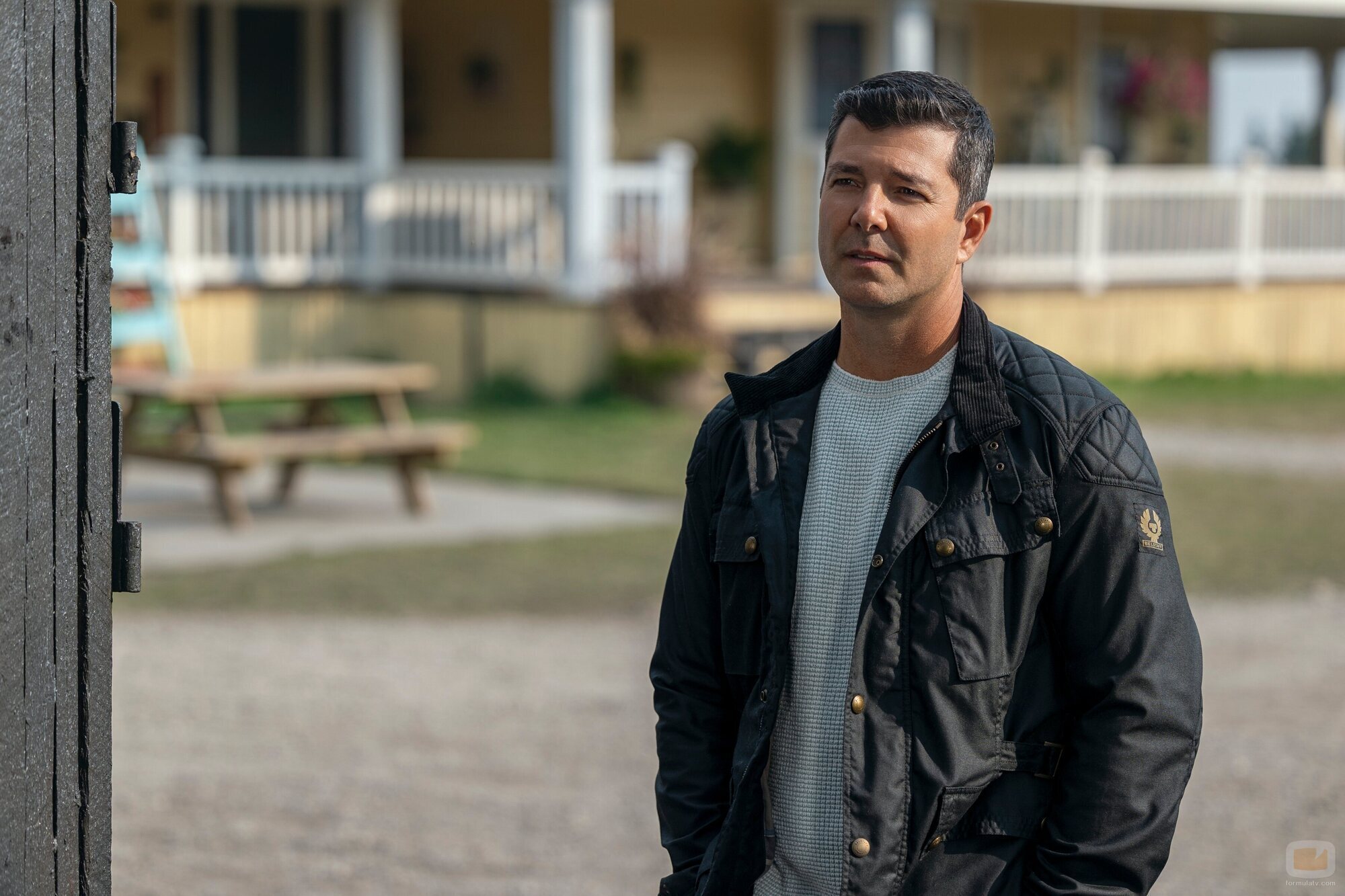 Alex Quijano en 2x06 titulado 'Después del baile' de 'Mi vida con los chicos Walter'