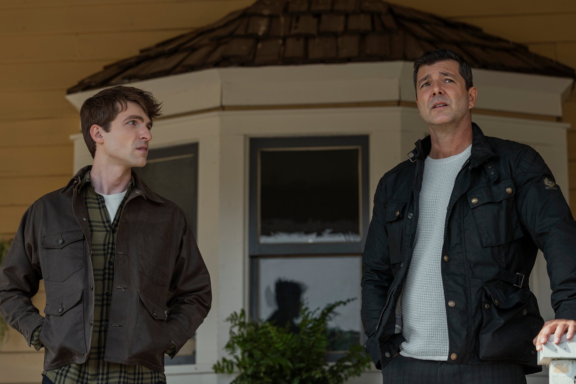 Johnny Link y Alex Quijano en 2x06 titulado 'Después del baile' de 'Mi vida con los chicos Walter'