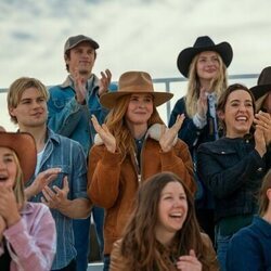 Sarah Rafferty y Noah LaLonde en el 2x07 de 'My Life with the Walter Boys'