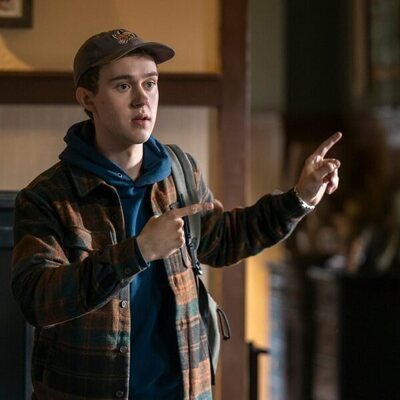 Connor Stanhope en Capítulo 8 titulado 'Cambio de marcha' de 'Mi vida con los chicos Walter'