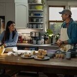 Marc Blucas y Nikki Rodriguez en 2x08 titulado 'Cambio de marcha' de 'Mi vida con los chicos Walter'