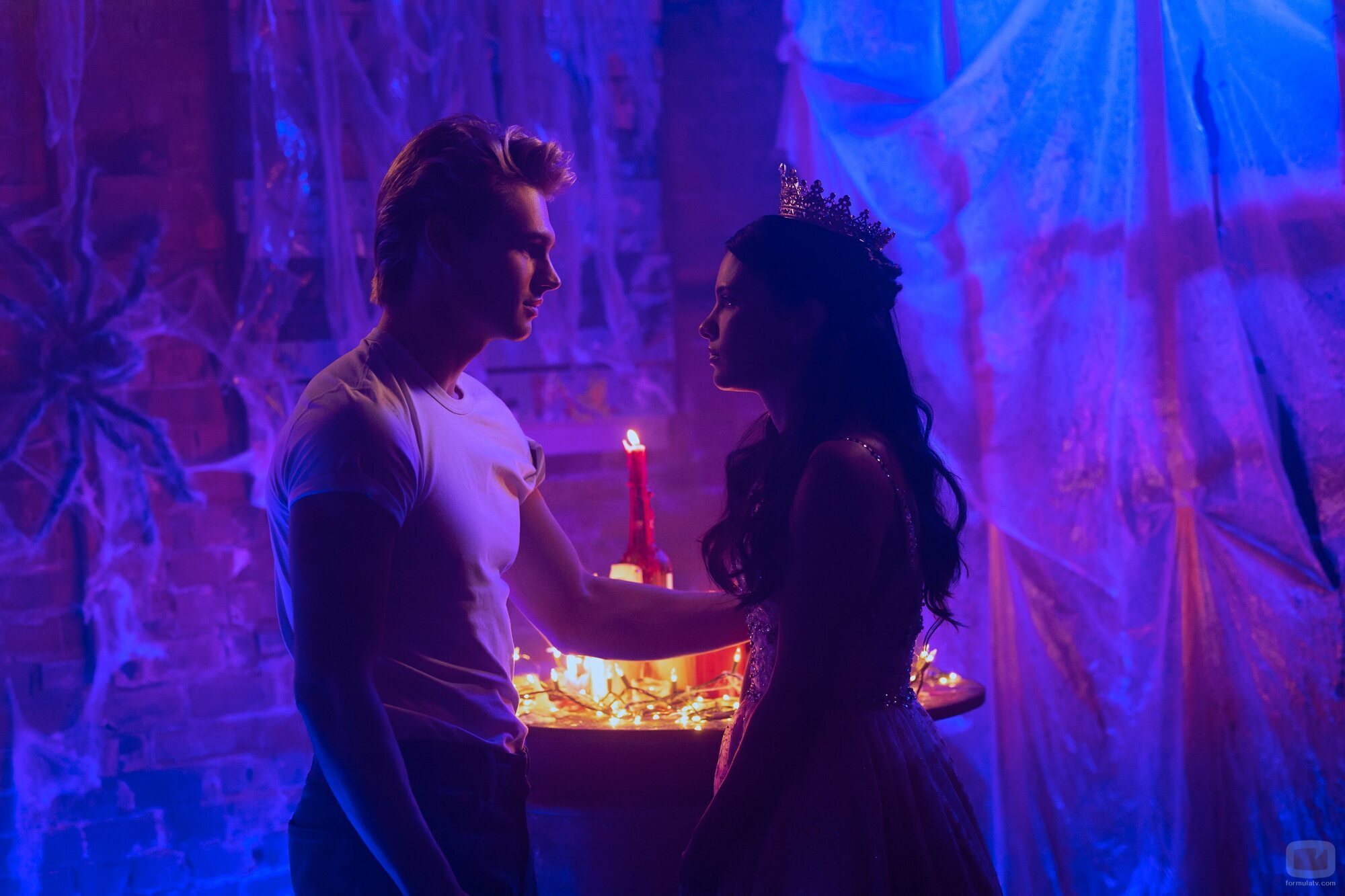 Noah LaLonde y Nikki Rodriguez en 'Por los que no están' de 'My Life with the Walter Boys'