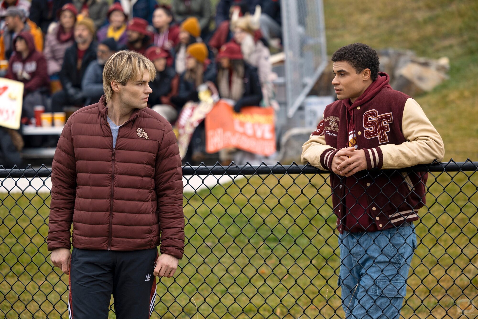 Noah LaLonde y Kolton Stewart en 2x10 'Brillos y desafíos' de 'Mi vida con los chicos Walter'