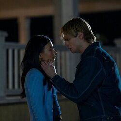 Noah LaLonde y Nikki Rodriguez en el 2x10 de 'Mi vida con los chicos Walter'