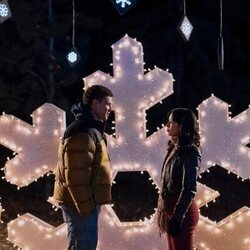 Mya Lowe y Kolton Stewart en el 2x10 de 'Mi vida con los chicos Walter'