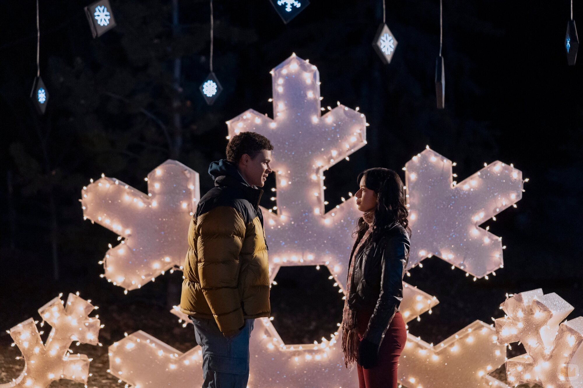 Mya Lowe y Kolton Stewart en el 2x10 de 'Mi vida con los chicos Walter'