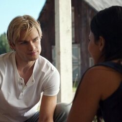 Noah LaLonde y Nikki Rodriguez en 'Mi vida sin los chicos Walter' de 'Mi vida con los chicos Walter'