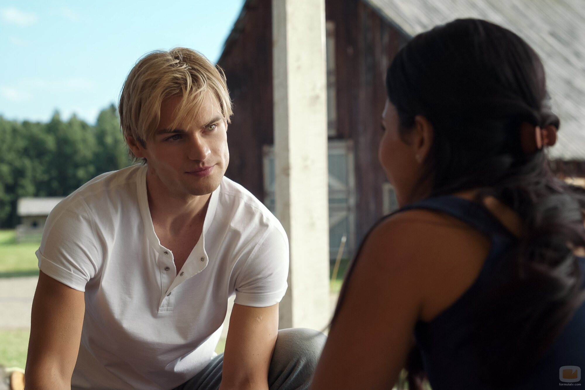 Noah LaLonde y Nikki Rodriguez en 'Mi vida sin los chicos Walter' de 'Mi vida con los chicos Walter'