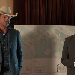 Marc Blucas y Johnny Link en 2x02 titulado 'Mi vida sin los chicos Walter' de 'Mi vida con los chicos Walter'