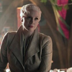 Gwendoline Christie en 2x05 'El Hyde y la triste persecución' de 'Miércoles'