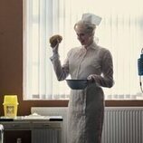 Gwendoline Christie en 2x05 titulado 'El Hyde y la triste persecución' de 'Miércoles'