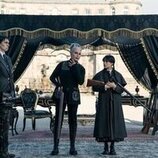 Jenna Ortega y Joanna Lumley en el 2x06 de 'Miércoles'