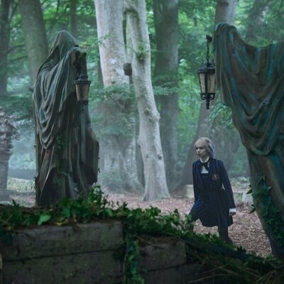 Foto de Emma Myers en la temporada 2 y el capítulo 06 de 'Miércoles'
