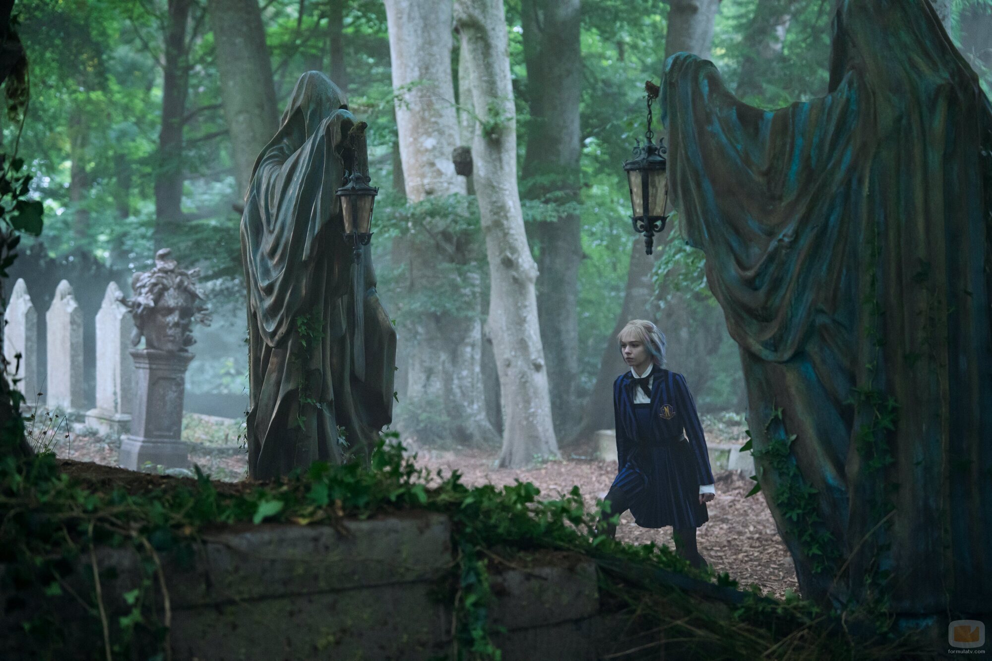 Foto de Emma Myers en la temporada 2 y el capítulo 06 de 'Miércoles'