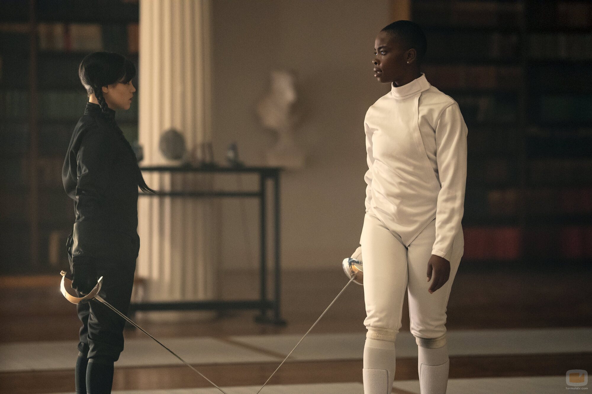 Jenna Ortega y Joy Sunday en la temporada 2 y el capítulo 07 de 'Miércoles'