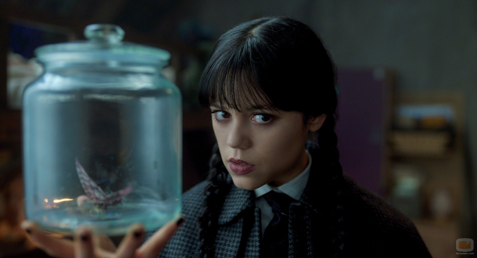 Jenna Ortega en Capítulo 7 titulado 'Consígueme dinero... triste' de 'Miércoles'