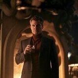 Capítulo 7 titulado 'Consígueme dinero... triste' de 'Miércoles'