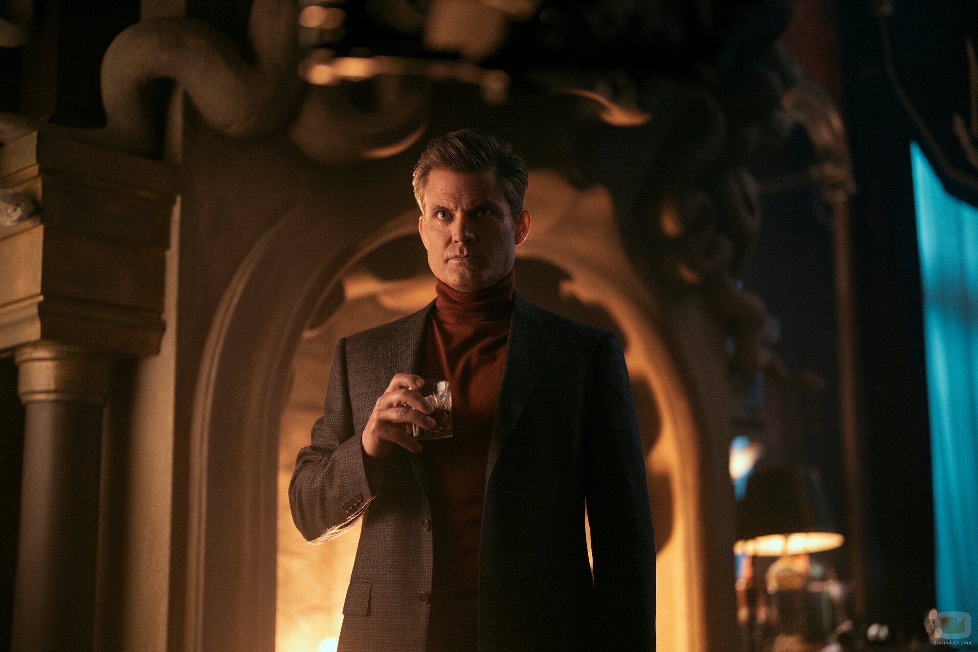 Capítulo 7 titulado 'Consígueme dinero... triste' de 'Miércoles'