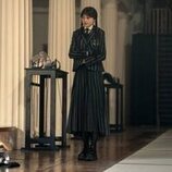 Evie Templeton en Capítulo 7 titulado 'Consígueme dinero... triste' de 'Miércoles'