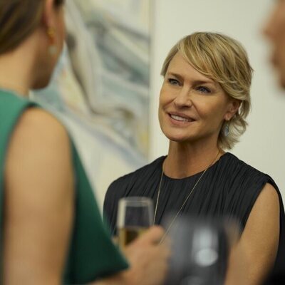 Robin Wright en 1x01 'Episodio 1' de 'La novia'