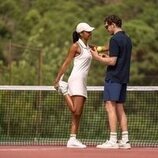 Laurie Davidson y Shalom Brune-Franklin en 'Episodio 2' de 'The Girlfriend'