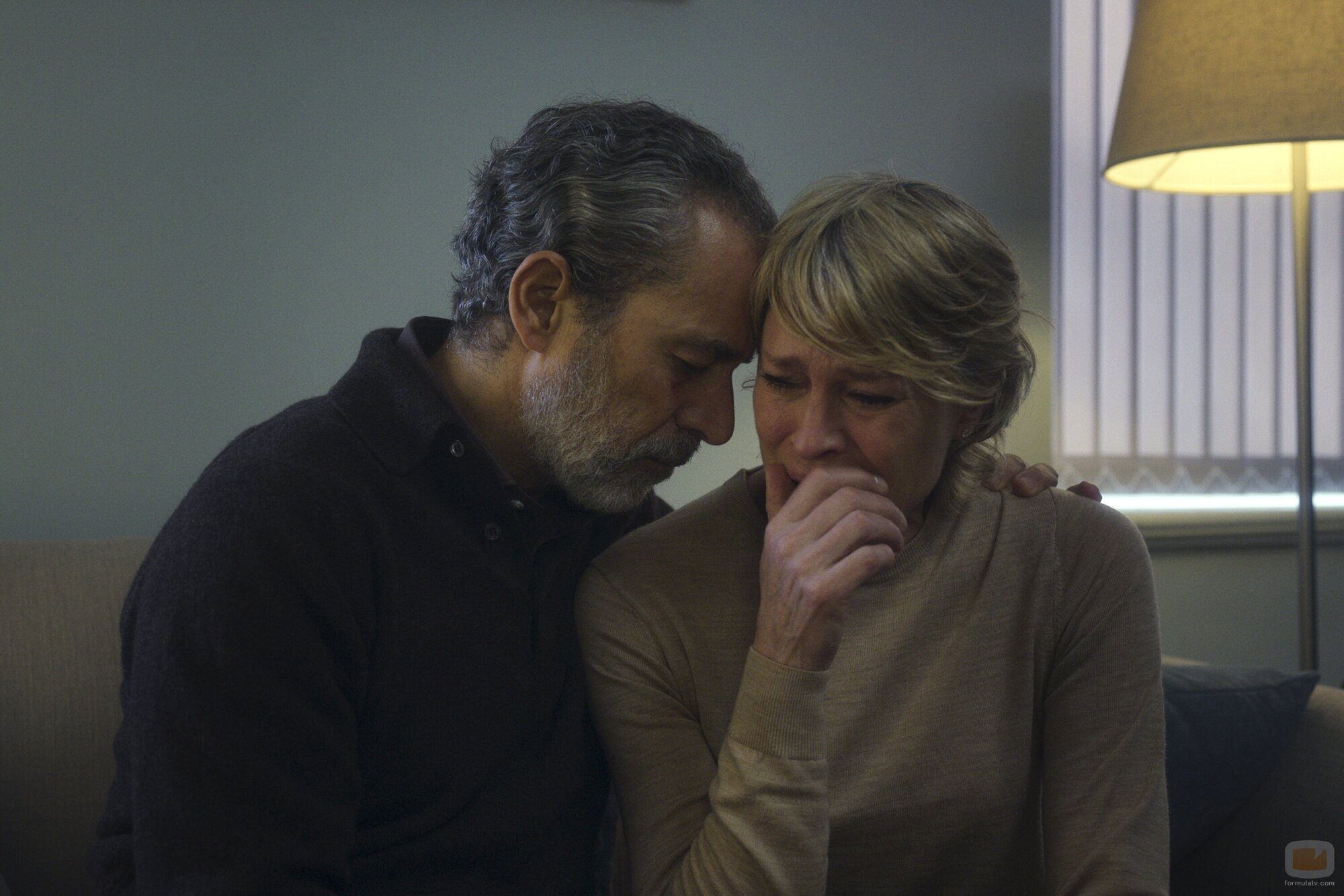Robin Wright y Waleed Zuaiter en 1x03 'Episodio 3' de 'La novia'
