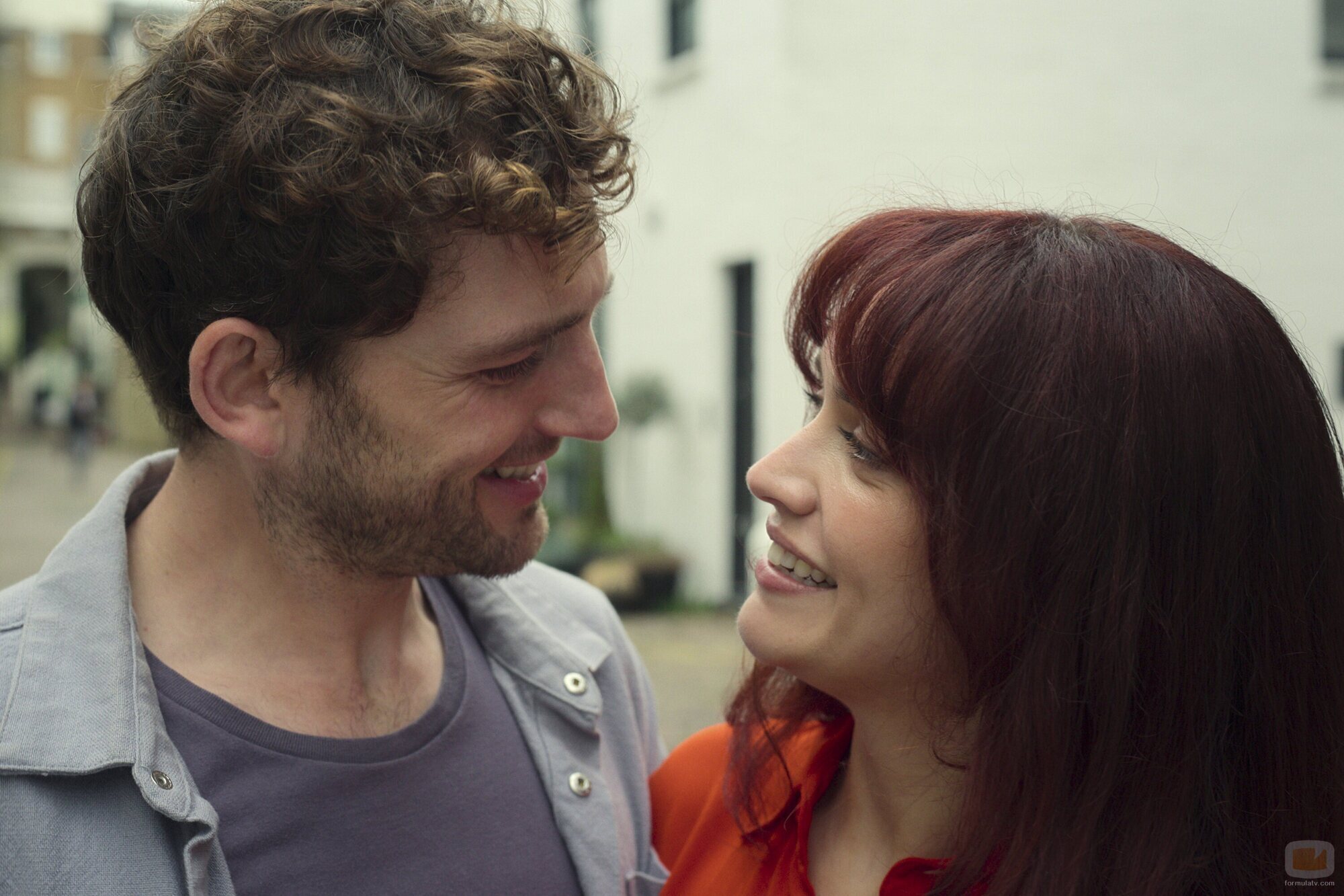 Olivia Cooke y Laurie Davidson en 'Episodio 3' de 'The Girlfriend'