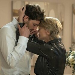 Robin Wright y Laurie Davidson en la temporada 1 y el capítulo 06 de 'La novia'